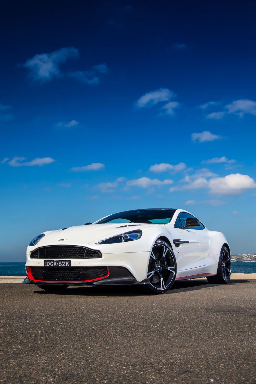  Aston Martin Vanquish S 2017 года  (AU) (фото 15 из 18)